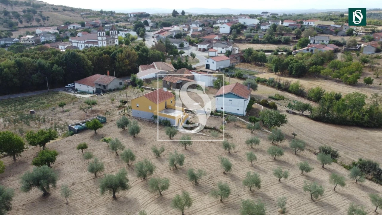 Moradia T2 para Venda em Outeiro Foto 3