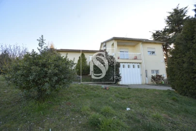 Moradia T5 para Venda em Donai