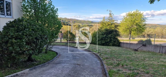 Moradia T5 para Venda em Donai