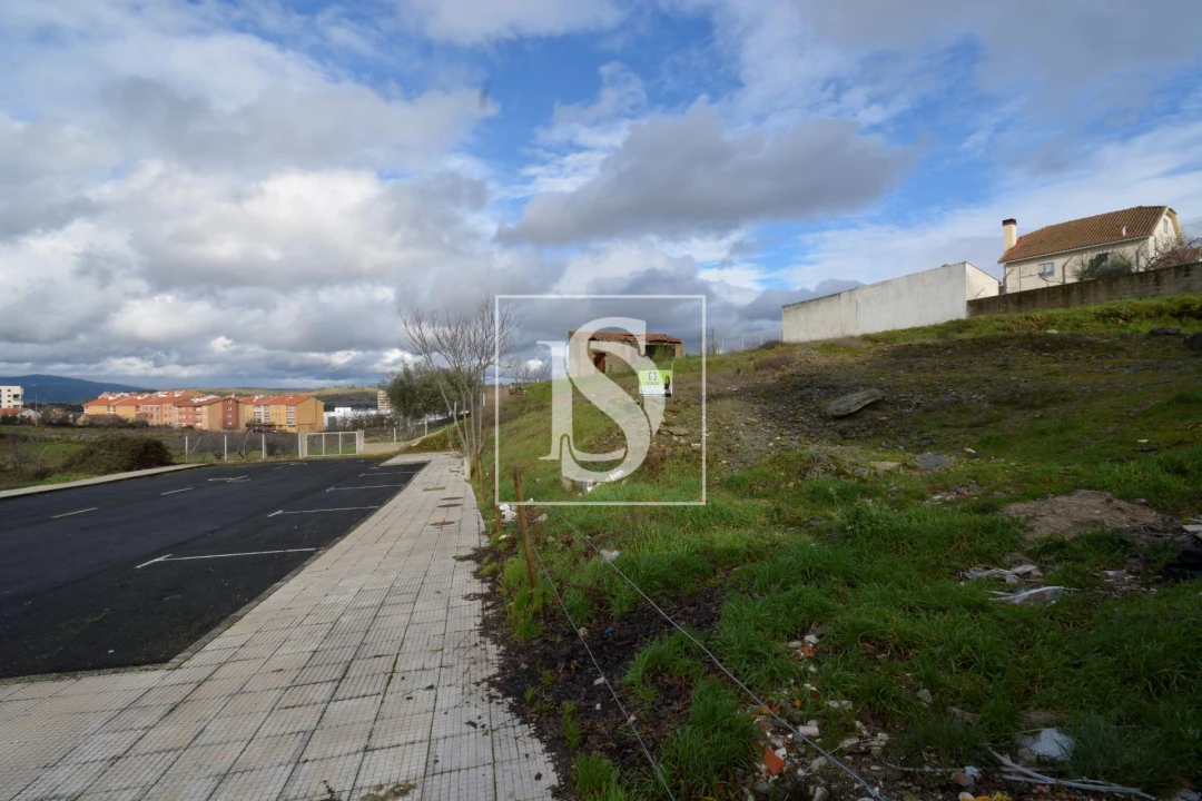 Terreno para Venda em Sé, Santa Maria e Meixedo Foto 5