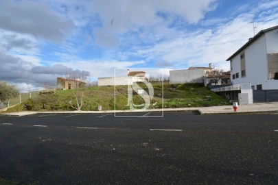 Terreno para Venda em Sé, Santa Maria e Meixedo