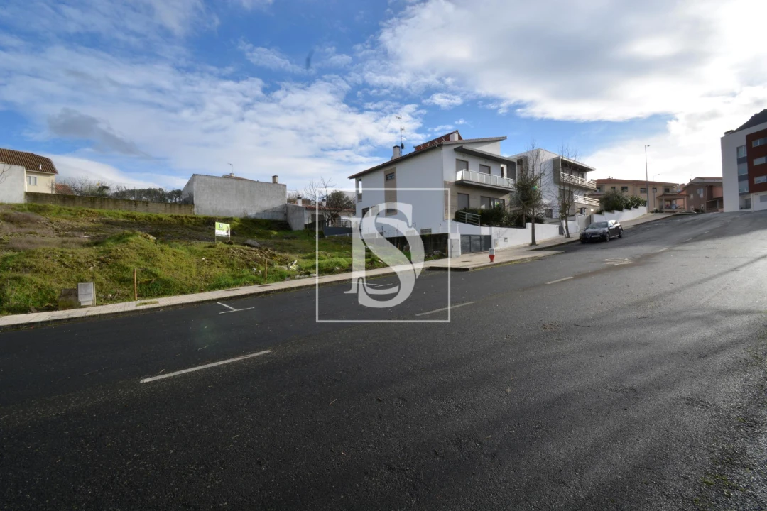 Terreno para Venda em Sé, Santa Maria e Meixedo Foto 1