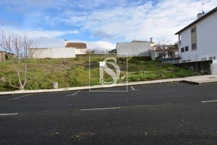Terreno para Venda em Sé, Santa Maria e Meixedo Foto 4