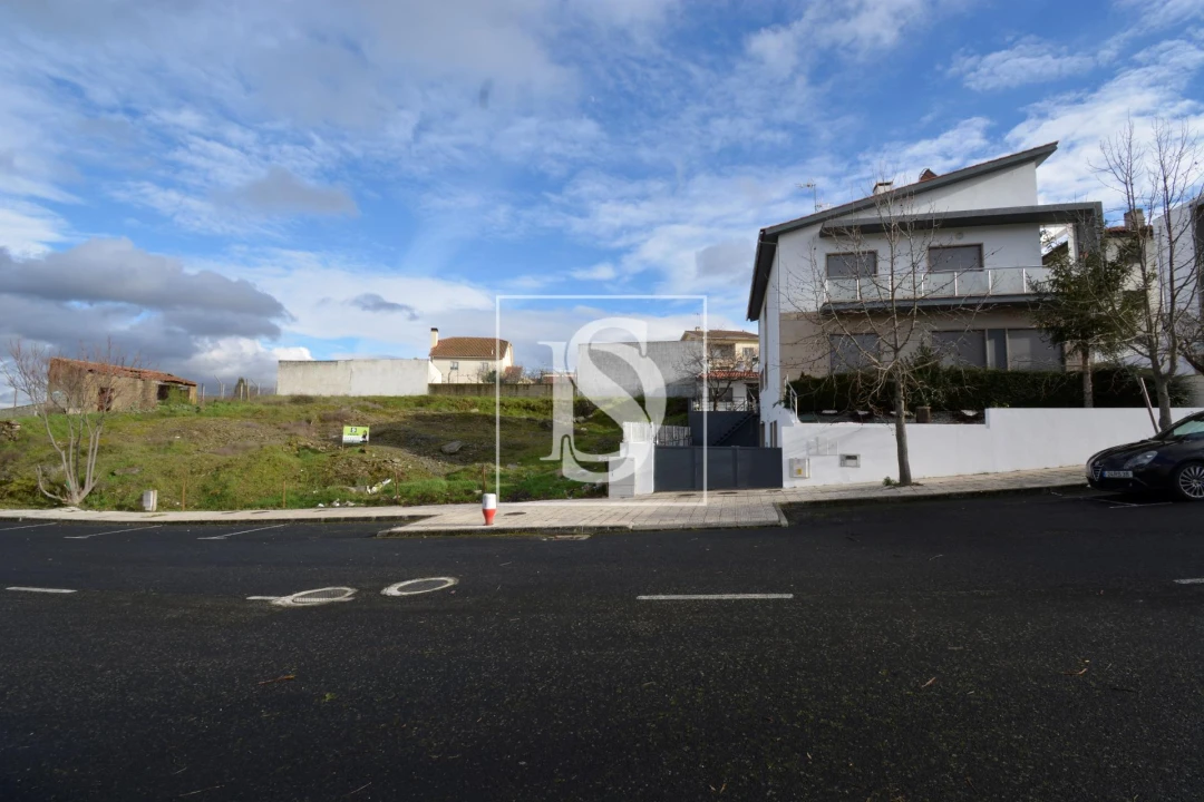 Terreno para Venda em Sé, Santa Maria e Meixedo Foto 3