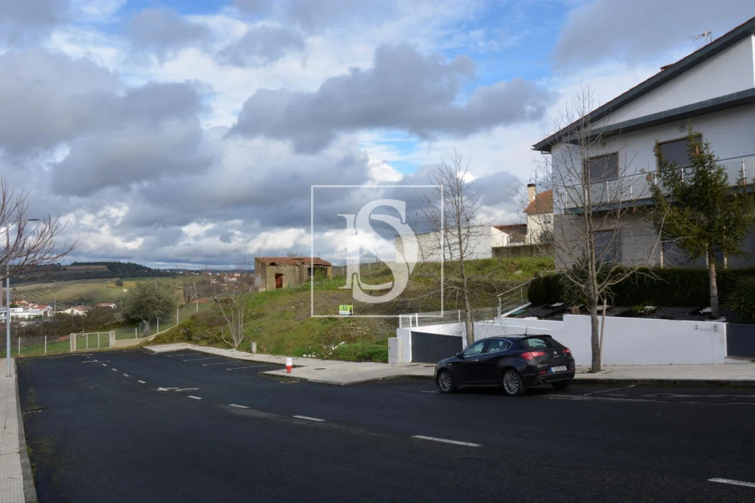 Terreno para Venda em Sé, Santa Maria e Meixedo Foto 6