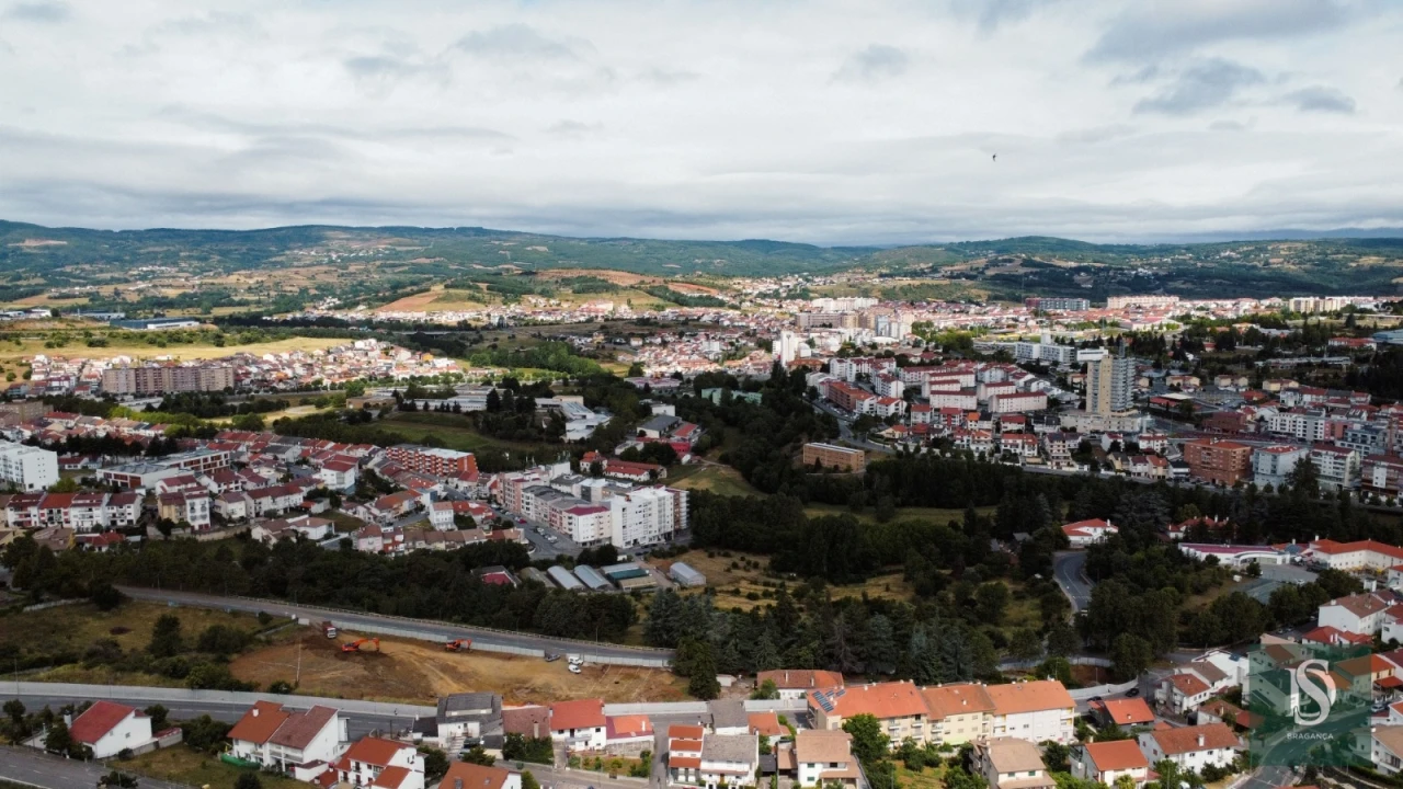 Terreno para Venda em Sé, Santa Maria e Meixedo Foto 3