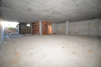 Prédio para Venda em Sé, Santa Maria e Meixedo