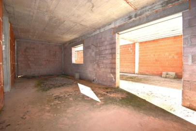 Prédio para Venda em Sé, Santa Maria e Meixedo