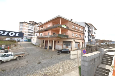 Prédio para Venda em Sé, Santa Maria e Meixedo