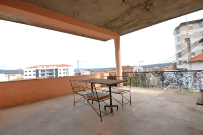 Prédio para Venda em Sé, Santa Maria e Meixedo