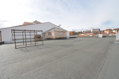 Prédio para Venda em Sé, Santa Maria e Meixedo