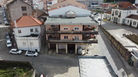 Prédio para Venda em Sé, Santa Maria e Meixedo