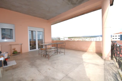 Prédio para Venda em Sé, Santa Maria e Meixedo