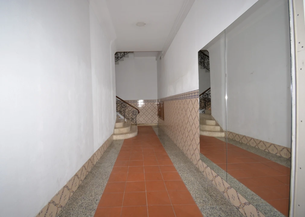 Prédio para Venda em Sé, Santa Maria e Meixedo Foto 2