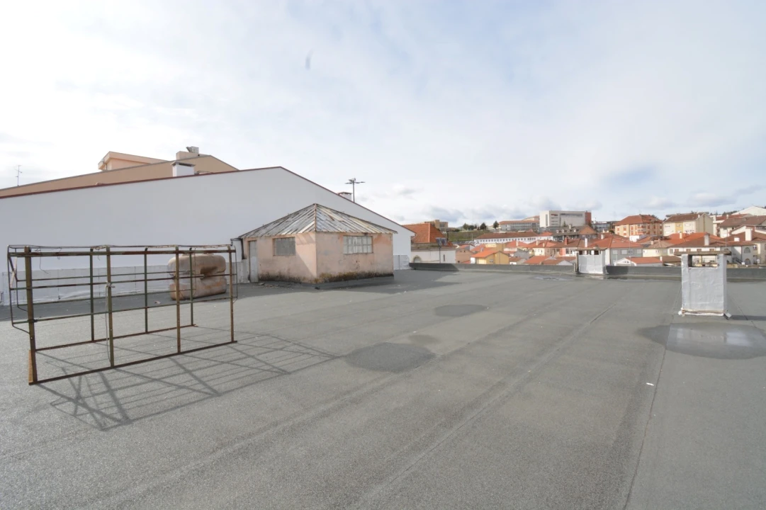 Prédio para Venda em Sé, Santa Maria e Meixedo Foto 9