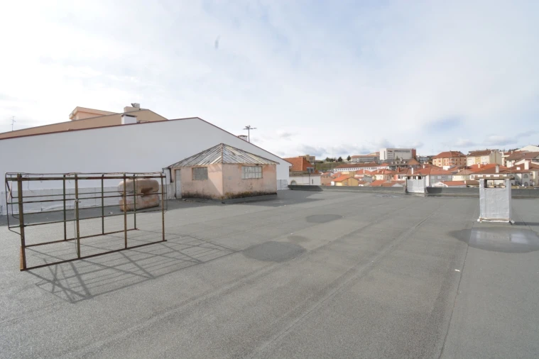 Prédio para Venda em Sé, Santa Maria e Meixedo Foto 9