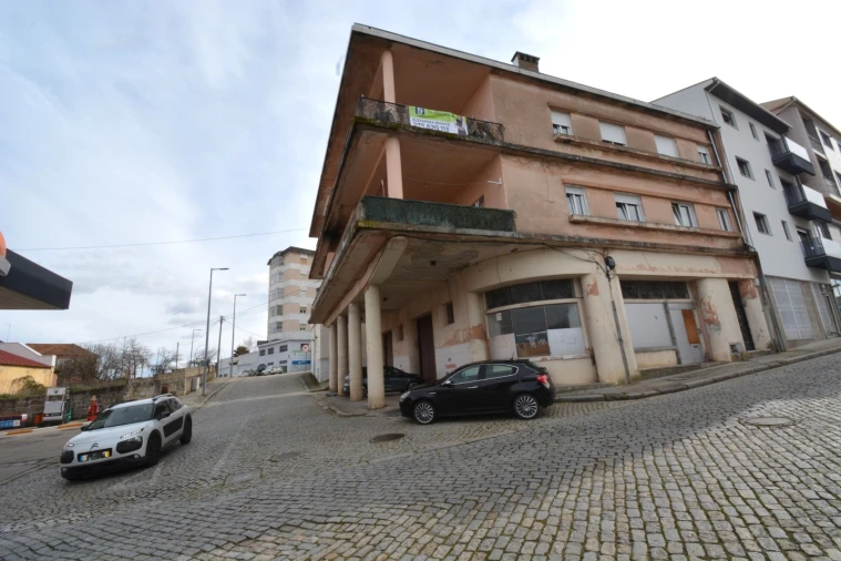 Prédio para Venda em Sé, Santa Maria e Meixedo Foto 14