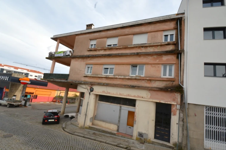 Prédio para Venda em Sé, Santa Maria e Meixedo Foto 3