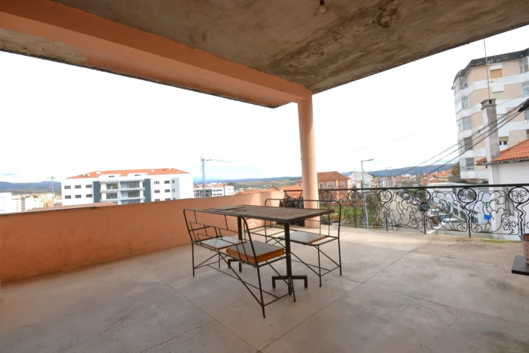 Prédio para Venda em Sé, Santa Maria e Meixedo Foto 13