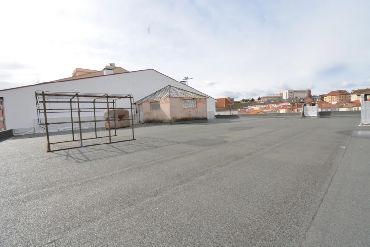 Prédio para Venda em Sé, Santa Maria e Meixedo Foto 10