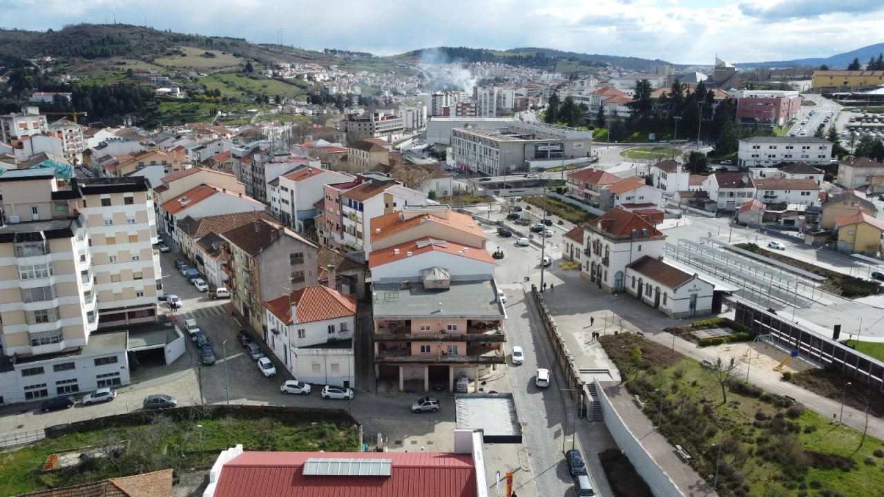 Prédio para Venda em Sé, Santa Maria e Meixedo Foto 17