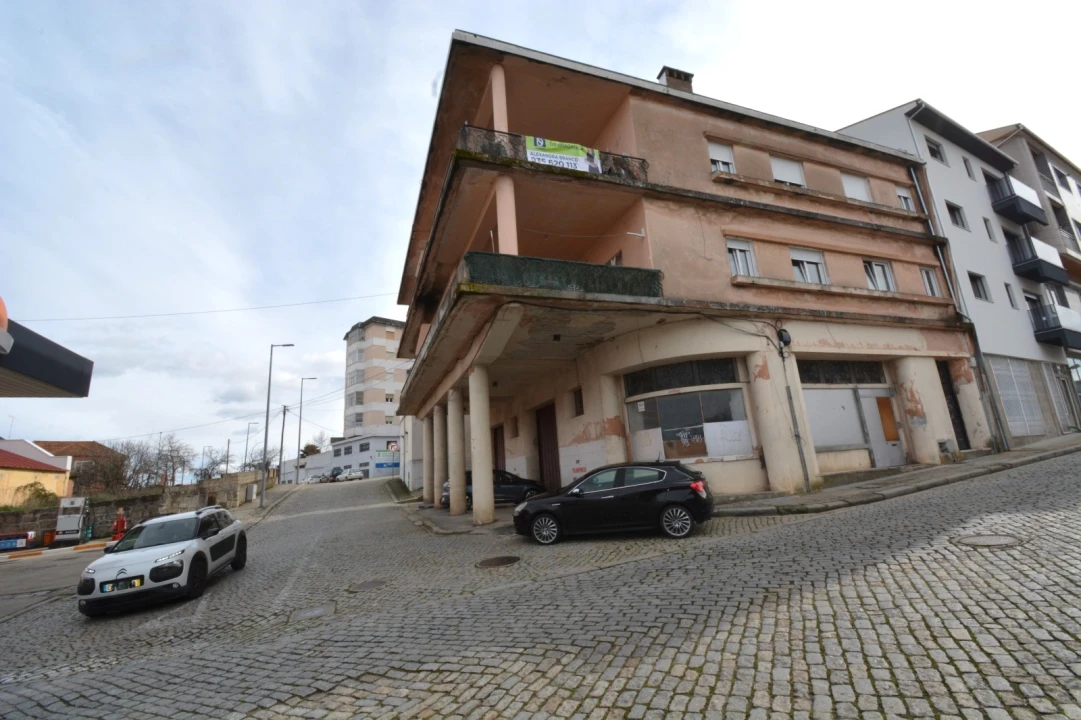 Prédio para Venda em Sé, Santa Maria e Meixedo Foto 14