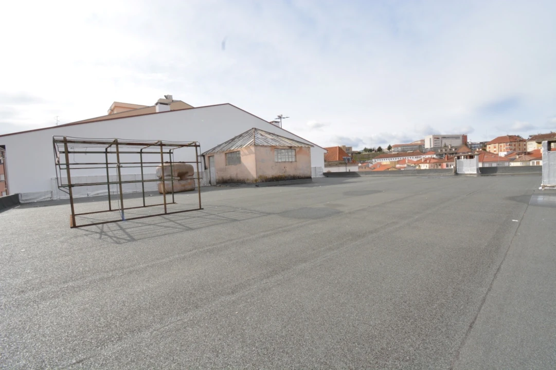 Prédio para Venda em Sé, Santa Maria e Meixedo Foto 10