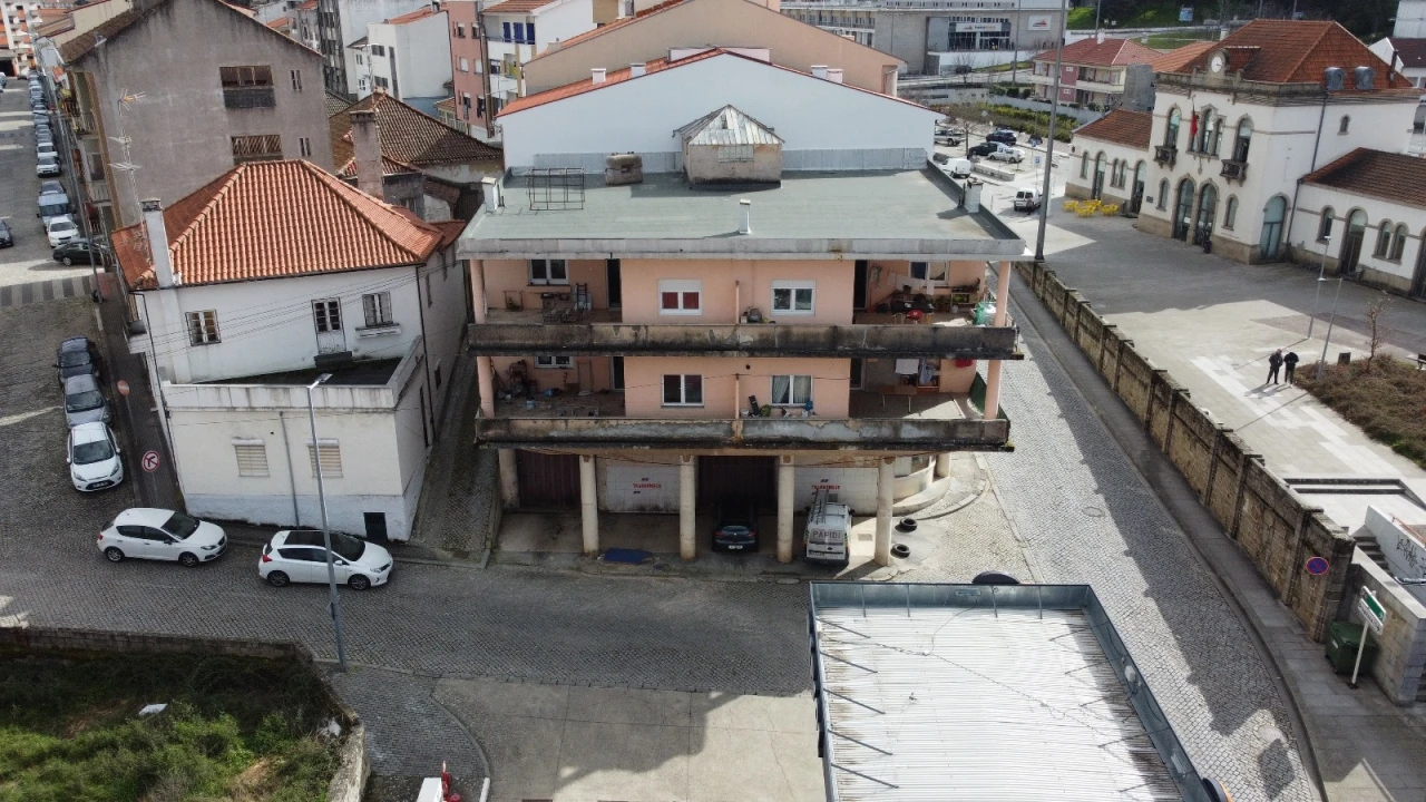 Prédio para Venda em Sé, Santa Maria e Meixedo Foto 1
