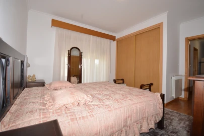 Moradia T5 para Venda em Rebordãos