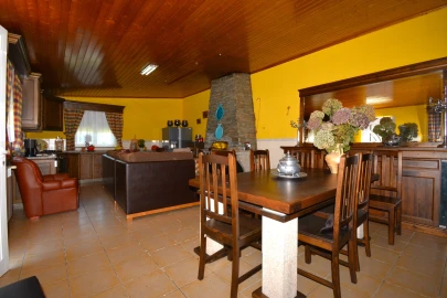 Moradia T5 para Venda em Rebordãos