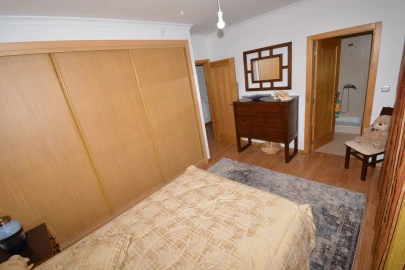 Moradia T5 para Venda em Rebordãos