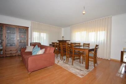 Moradia T5 para Venda em Rebordãos