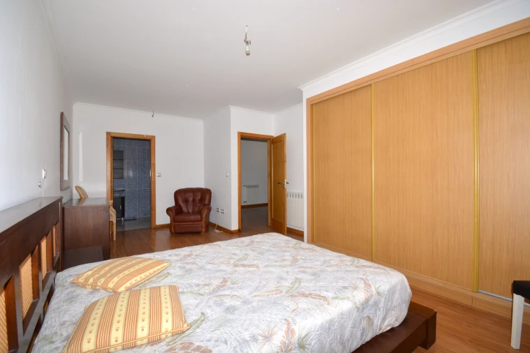 Moradia T5 para Venda em Rebordãos Foto 10