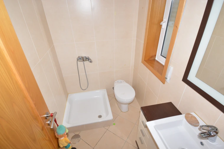 Moradia T5 para Venda em Rebordãos Foto 2