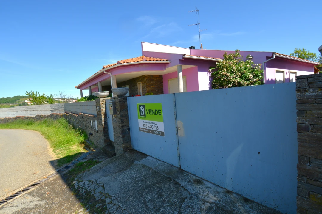 Moradia T5 para Venda em Rebordãos Foto 7