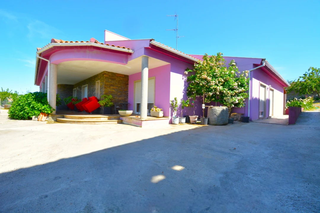 Moradia T5 para Venda em Rebordãos Foto 1