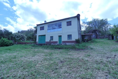 Moradia T3 para Venda em Santa Comba de Rossas