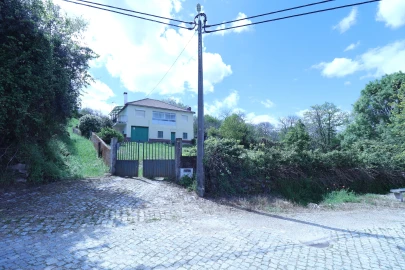 Moradia T3 para Venda em Santa Comba de Rossas