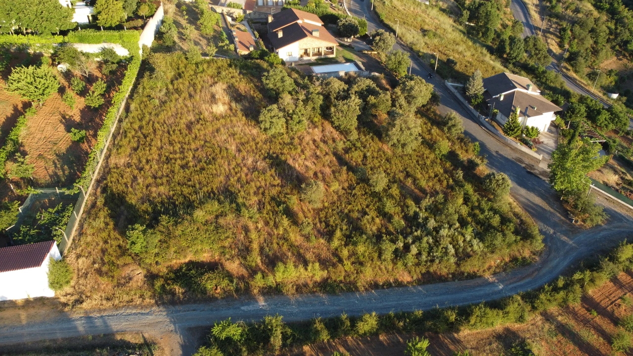 Terreno para Venda em Sé, Santa Maria e Meixedo Foto 3