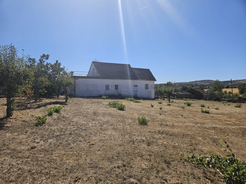 Moradia T3 para Venda em Parada e Faílde Foto 16