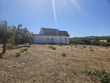 Moradia T3 para Venda em Parada e Faílde