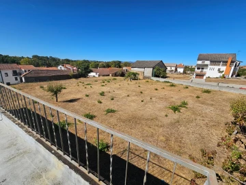 Moradia T3 para Venda em Parada e Faílde