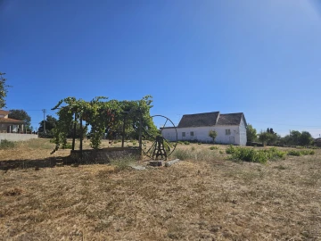 Moradia T3 para Venda em Parada e Faílde