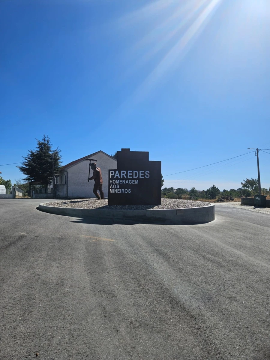 Moradia T3 para Venda em Parada e Faílde Foto 2