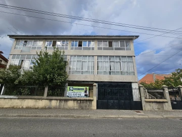 Moradia T10 para Venda em Sé, Santa Maria e Meixedo