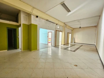 Loja para Arrendamento em Sé, Santa Maria e Meixedo