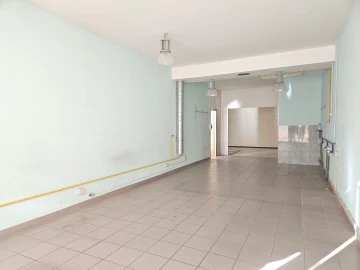 Loja para Arrendamento em Sé, Santa Maria e Meixedo