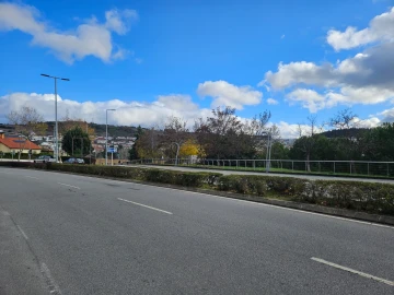 Loja para Arrendamento em Sé, Santa Maria e Meixedo