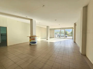 Loja para Arrendamento em Sé, Santa Maria e Meixedo