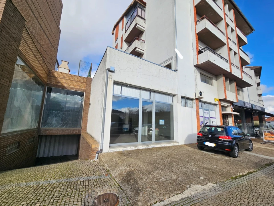 Loja para Arrendamento em Sé, Santa Maria e Meixedo Foto 1